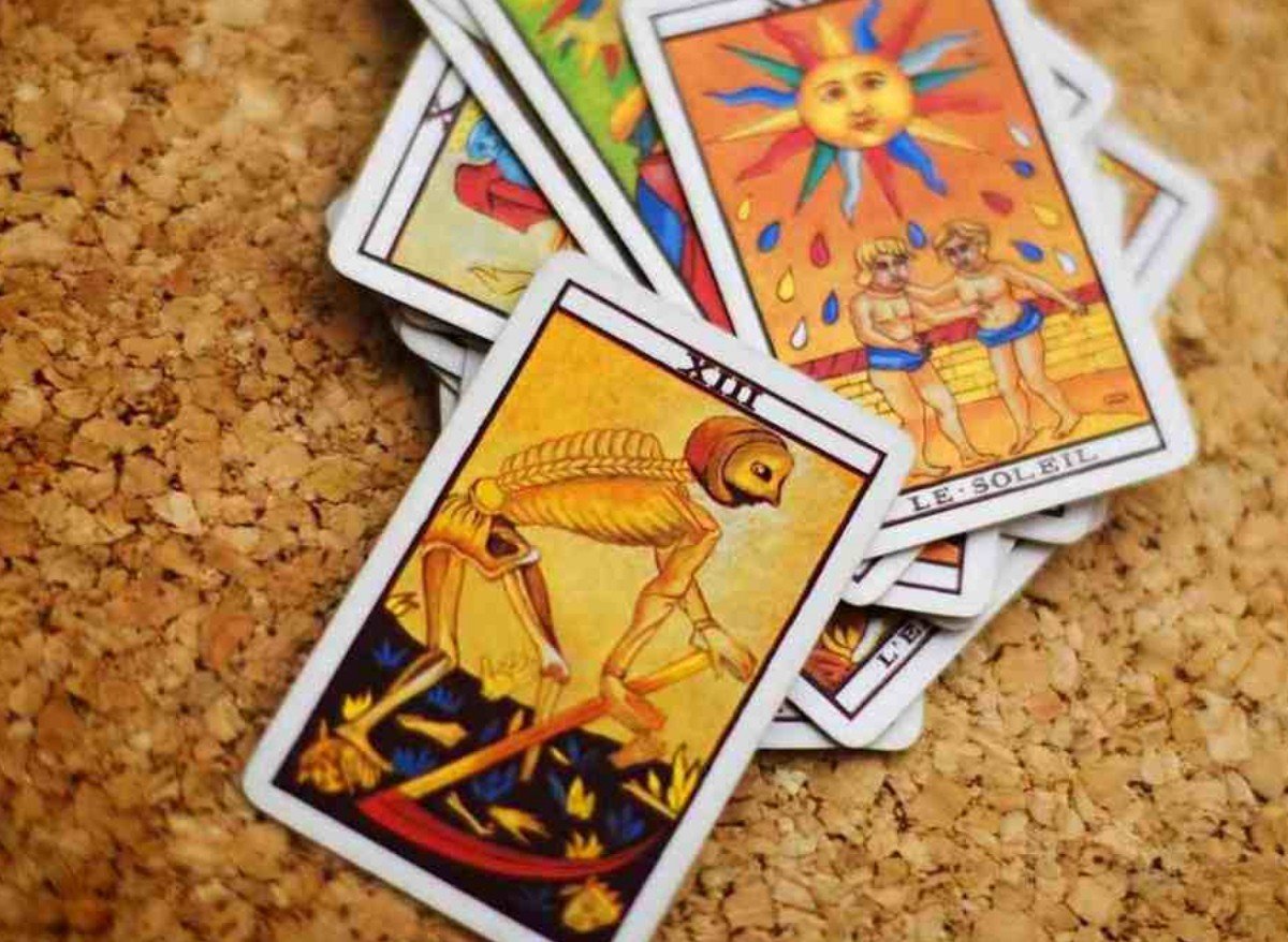 What Are the Qualities Required for a Tarot Reader?